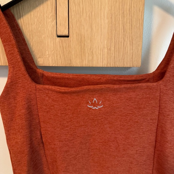 Beyond Yoga Impress Cropped Tank Warm Clay Heather - Picture 5 of 7